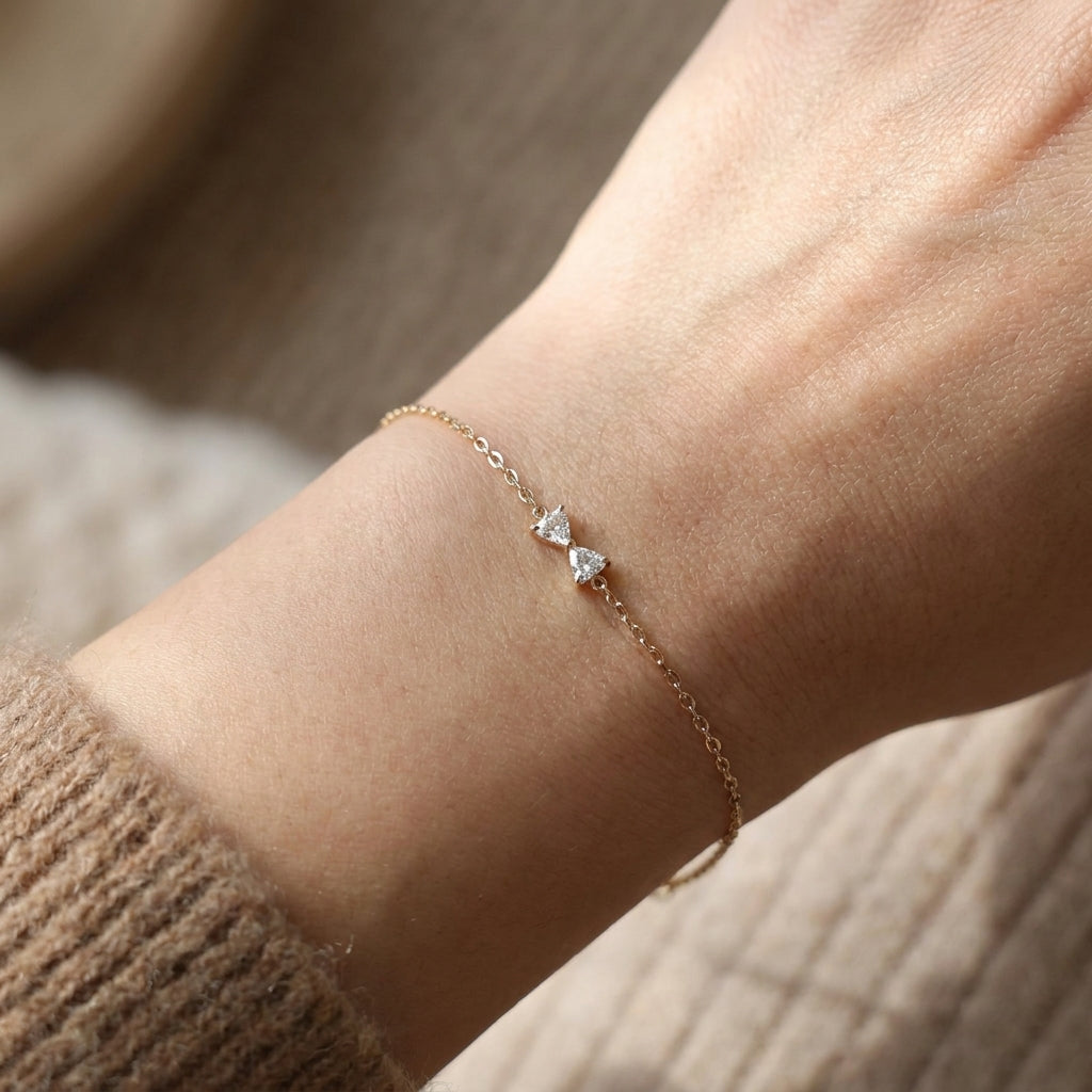 Gold bow bracelet with sparkling zircon details
