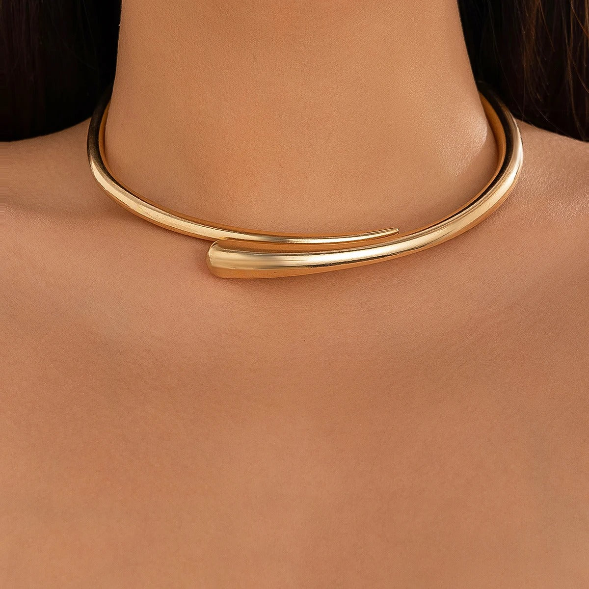 Minimalist gold choker necklace for women